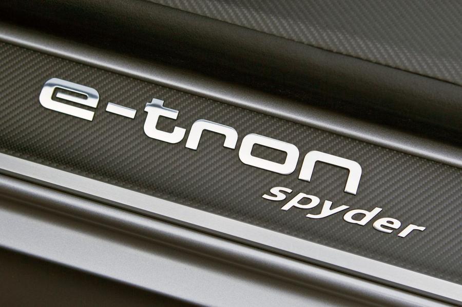 Логотип Audi e-Tron Spyder Concept 2010 года  (фото 53 из 105)
